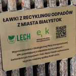Tabliczka: Ławka z recyklingu 
