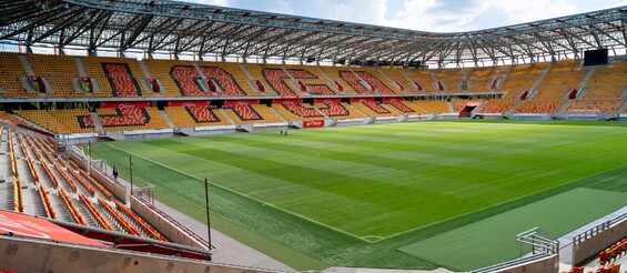 Duży napis Jaga na stadionie
