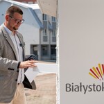 Zastępca prezydenta Tomasz Klim otwiera skrytkę w urzędomacie