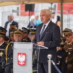 Prezydent Tadeusz Truskolaski stoi przy mównicy.