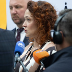 Rektor Marta Kosior-Kazberuk udziela wywiadu.