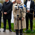 Radna udziela wywiadu podczas konferencji prasowej.