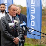Dyrekt ZMK udziela wywiadu podczas konferencji prasowej.