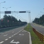 Ekrany akustyczne przy drodze oraz zjazdy 